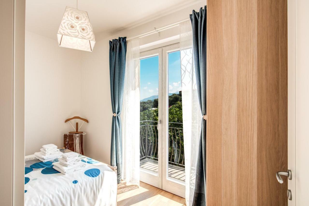 Апартаменты Chez Carme' Сорренто Экстерьер фото